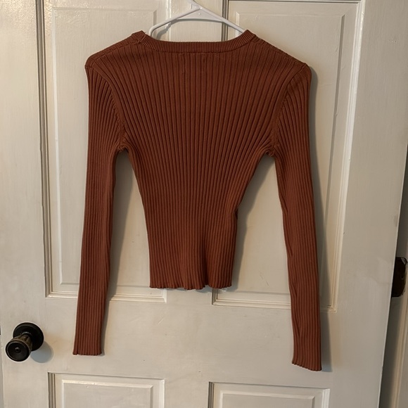 NEVER WORN Boutique Sweater - Picture 2 of 5